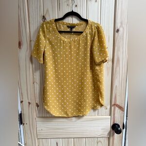 Banana Republic Factory yellow and white polka dot short sleeve blouse.